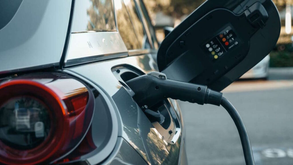 Serão estes os três melhores carros elétricos de 2025?