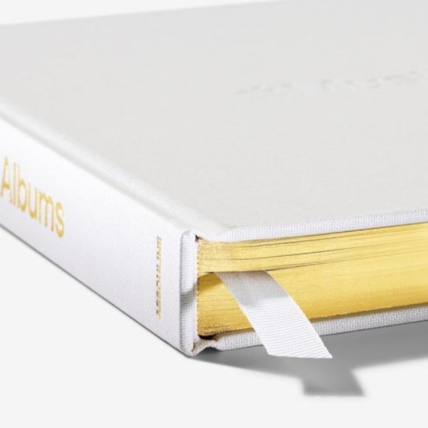 Livro da Apple Music com os 100 melhores álbuns do ano