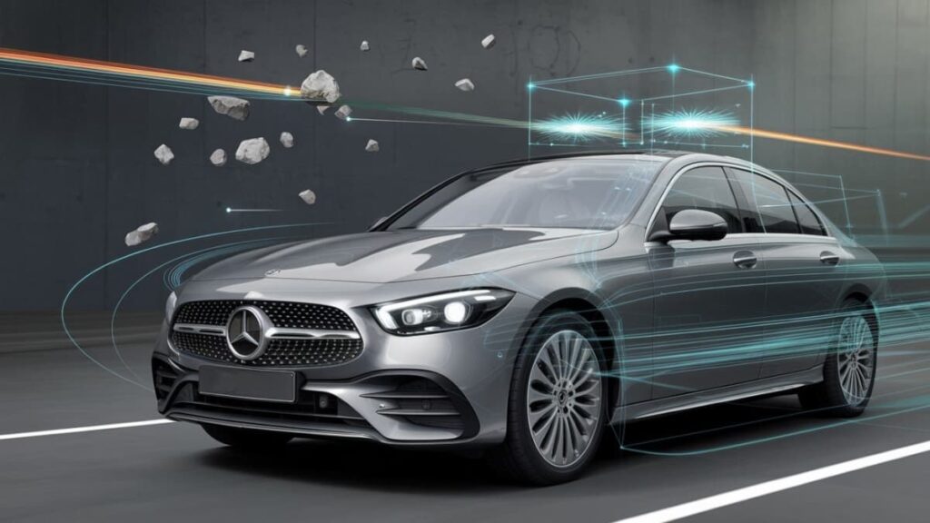 Mercedes está a planear um para-brisas que “se defende a si próprio” de objetos