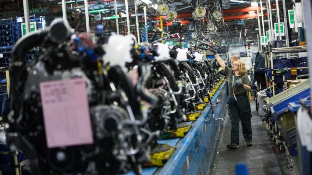 Stellantis vai fechar uma fábrica no Reino Unido e a culpa parece ser… dos carros elétricos