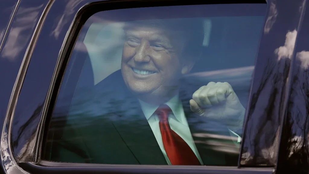 China agradece: Trump quer acabar com crédito fiscal para a compra de veículos elétricos