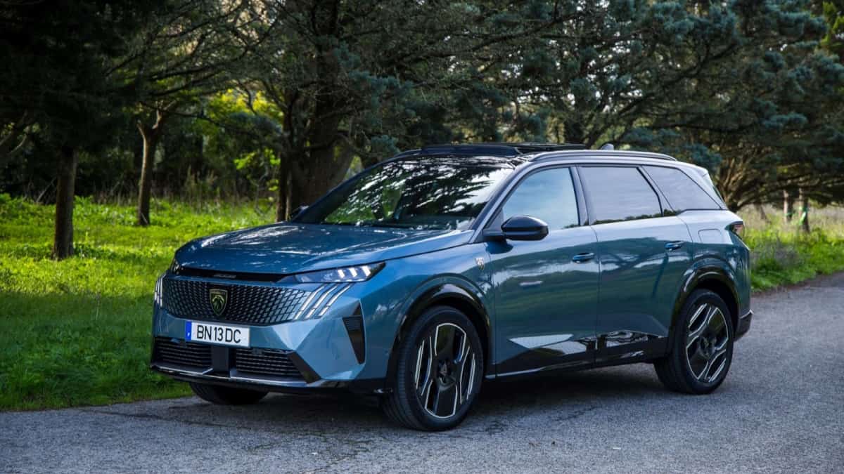 Peugeot E-5008: conduzimos um dos raros SUV elétricos de sete lugares