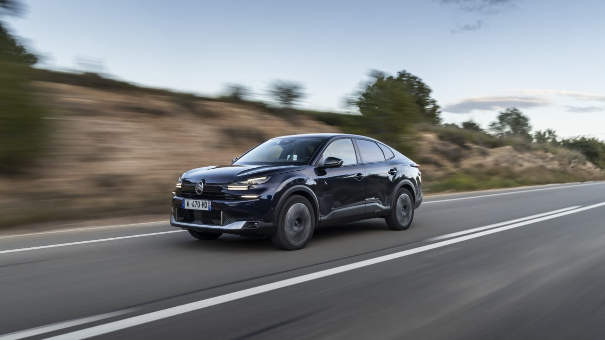 Novos C4 e C4 X chegaram a Portugal: Citroën renova por completo a sua gama de berlinas
