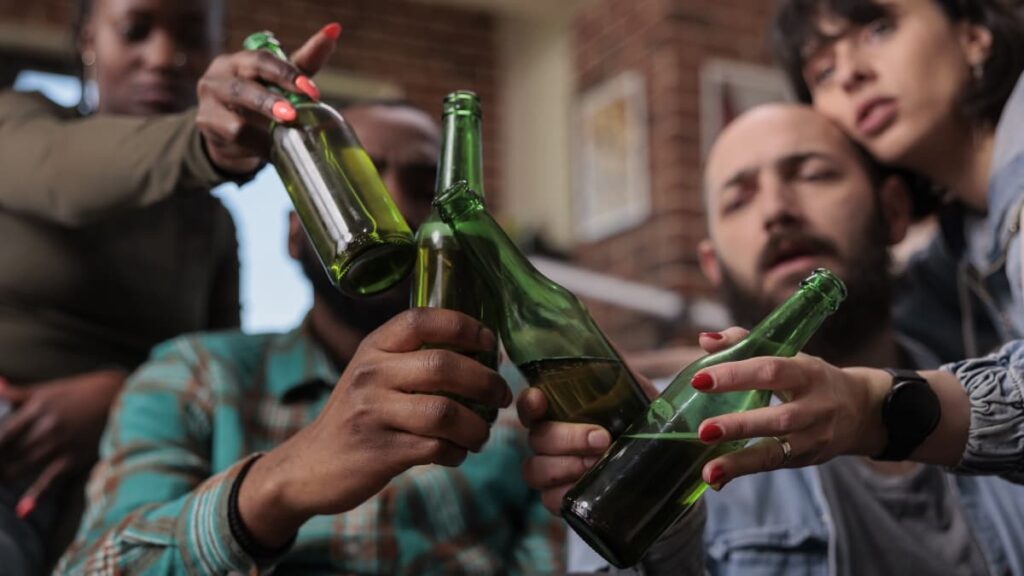 “Rótulos das bebidas alcoólicas devem alertar para o risco de cancro”, diz OMS