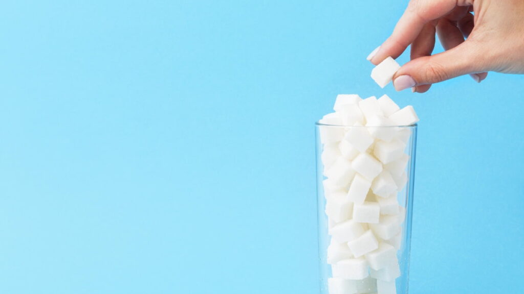 Estudo relaciona as bebidas com açúcar com casos de doenças cardíacas e diabetes