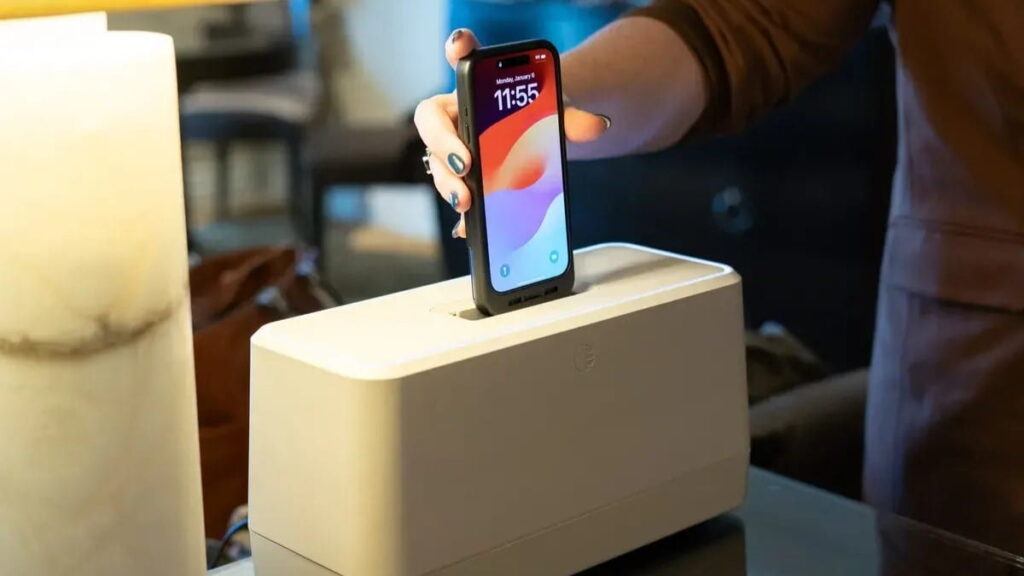 Esta caixa “carrega” a bateria do seu smartphone em apenas dois segundos