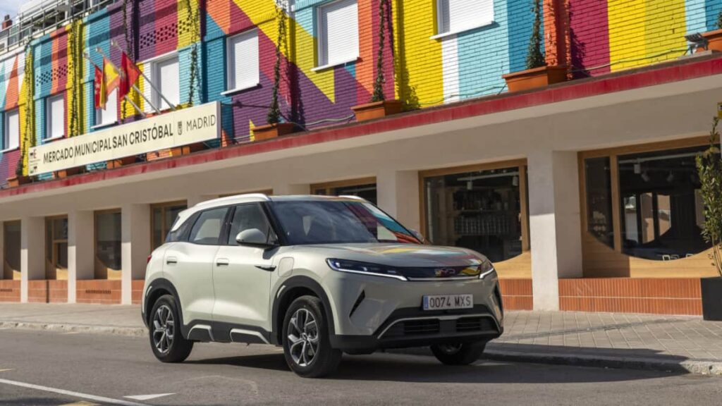 BYD apresenta o seu SUV mais acessível de sempre na Europa. Conheça o compacto ATTO 2