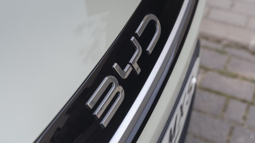 BYD vai construir os “maiores centros” de armazenamento de energia do mundo