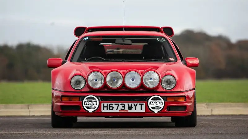 Pintado em Vermelho Ferrari, este Ford RS200 S de 1990 pode valer mais de 300 mil euros