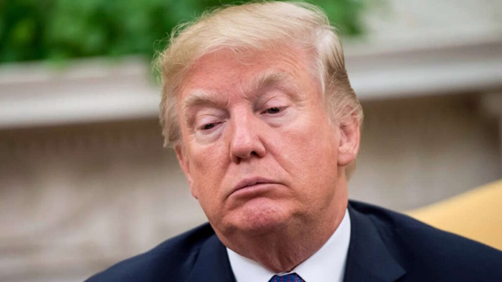Apple está a resolver falha do iOS que troca a palavra “racista” para “Trump”