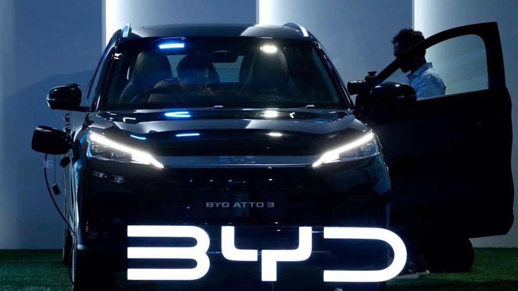 BYD regista novo recorde de vendas em 2024 e ataca diretamente a Tesla