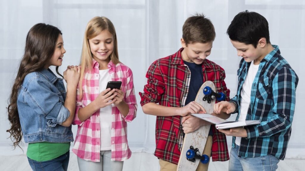 Presidente da República promulga diploma que restringe smartphones nas escolas