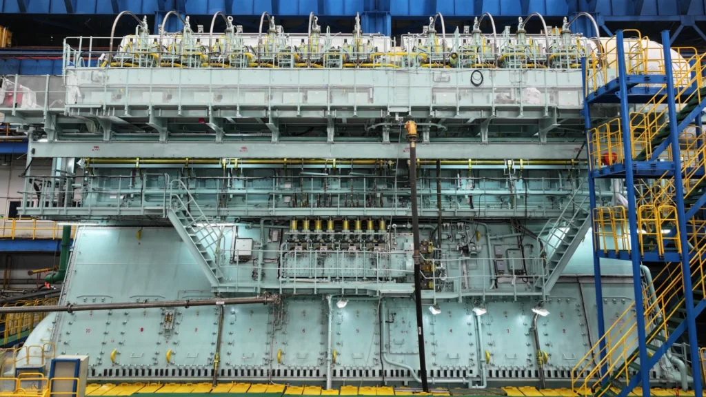 Este é o maior motor a metanol do mundo: produz 64.500 kW e pesa 1.953 toneladas