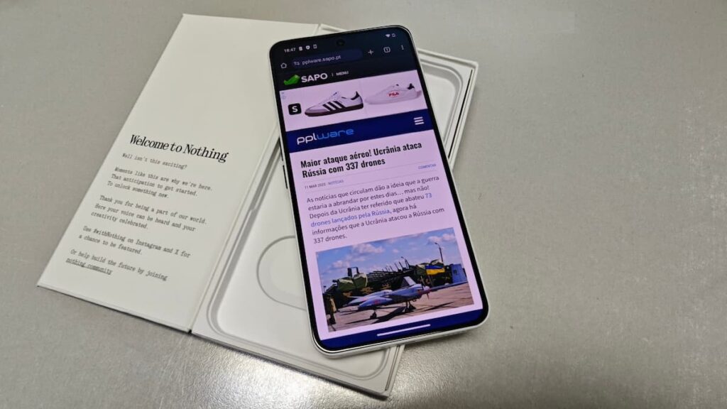 Nothing Phone (3a) já está à venda em Portugal por €349