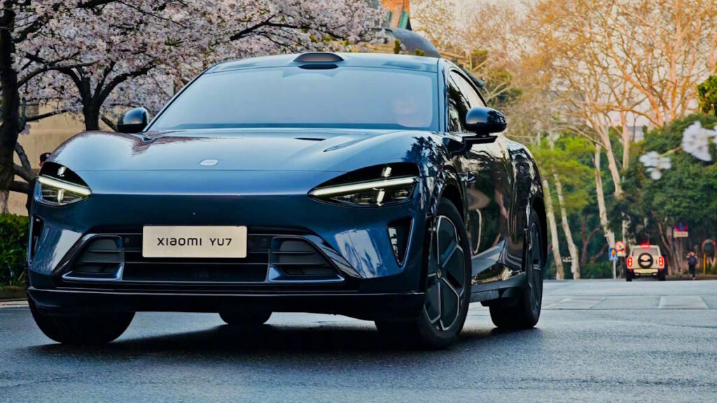 YU7: segundo carro da Xiaomi surge oficialmente nas estradas pela primeira vez