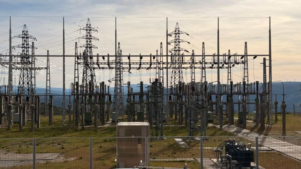 Estudo reforça o óbvio: carros elétricos não são solução sem uma rede elétrica mais inteligente
