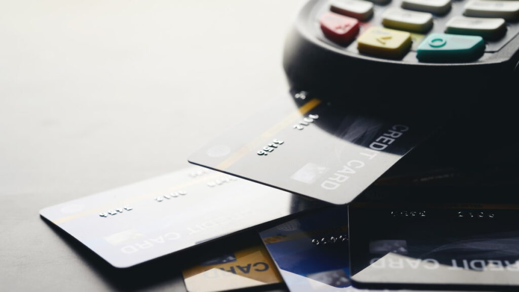 Empresas pedem que a Comissão Europeia tome medidas contra a Visa e a Mastercard