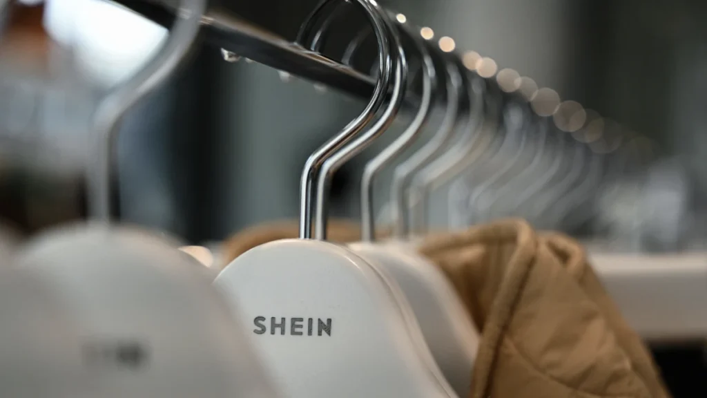 Shein acusada de “padrões obscuros” por organização europeia