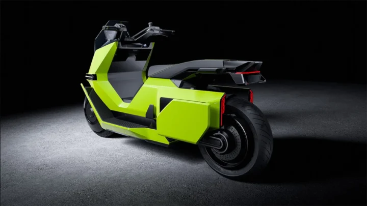 Imagem da Omoway Omo X, a scooter elétrica, inteligente e sem condutor