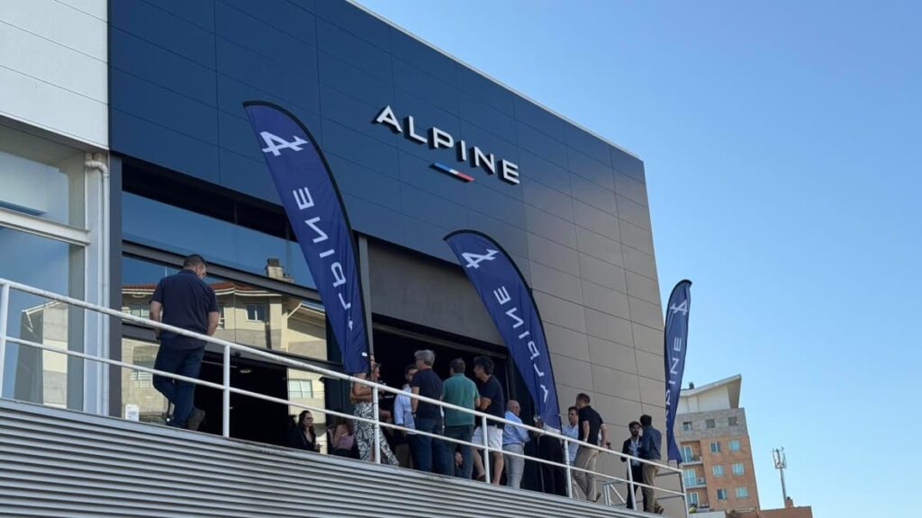 Alpine Store Porto: novo espaço combina sofisticação, tecnologia e paixão automóvel