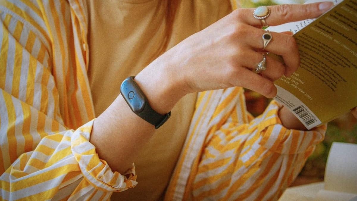 Amazon terá uma pulseira com IA que ouve tudo o que o utilizador diz?