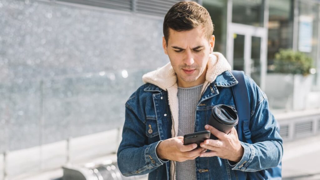 Por que motivo os jovens não dizem “olá” ao atender o telefone?