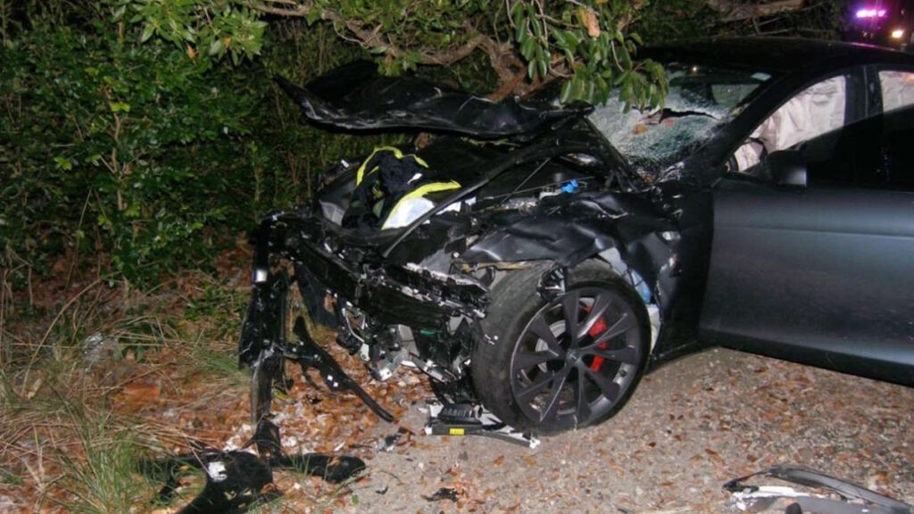 Tesla considerada culpada de acidente fatal com o piloto automático