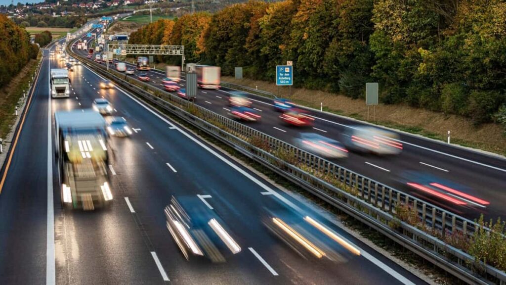 Afinal, há limites: condutor multado por excesso de velocidade na alemã Autobahn
