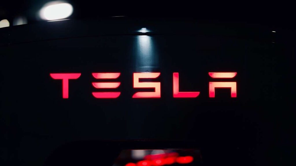 Elon Musk vai mudar a Tesla na Europa e quer ser um fornecedor de eletricidade