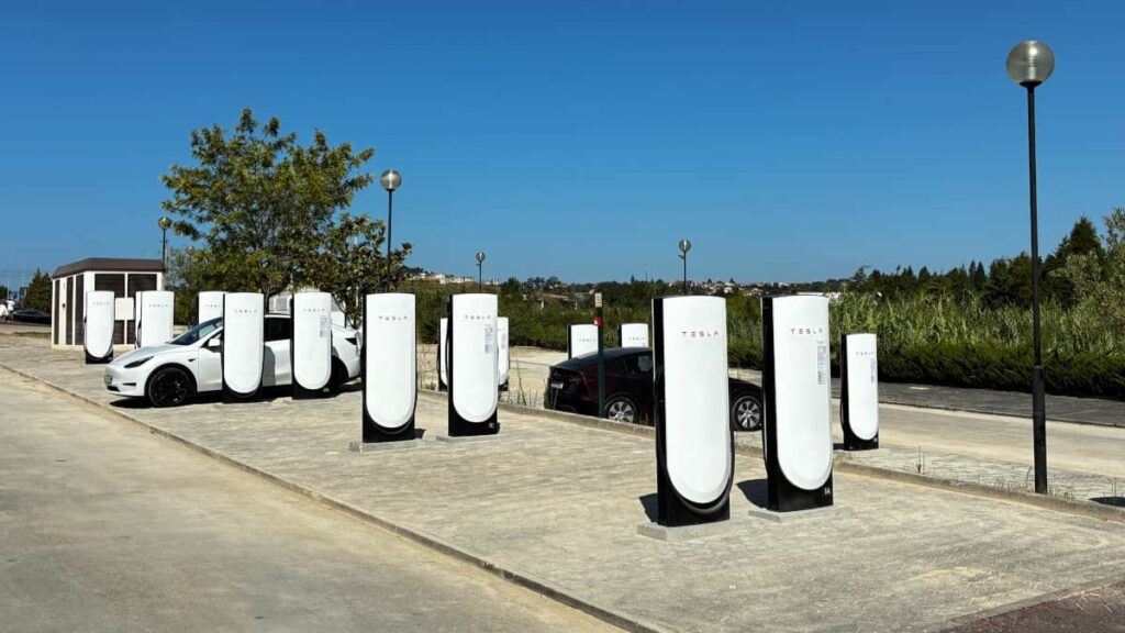 Tesla expande rede de Superchargers em Portugal