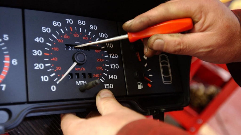 Como pode saber os quilómetros reais de um carro?