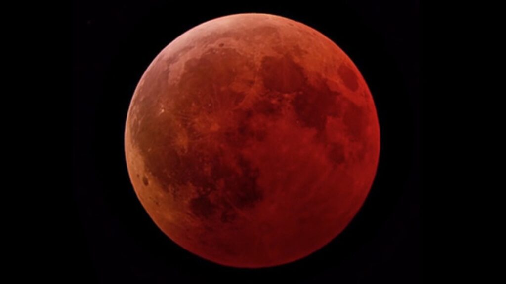 Eclipse lunar vai trazer-nos a Lua de sangue: fenómeno visível em Portugal este domingo