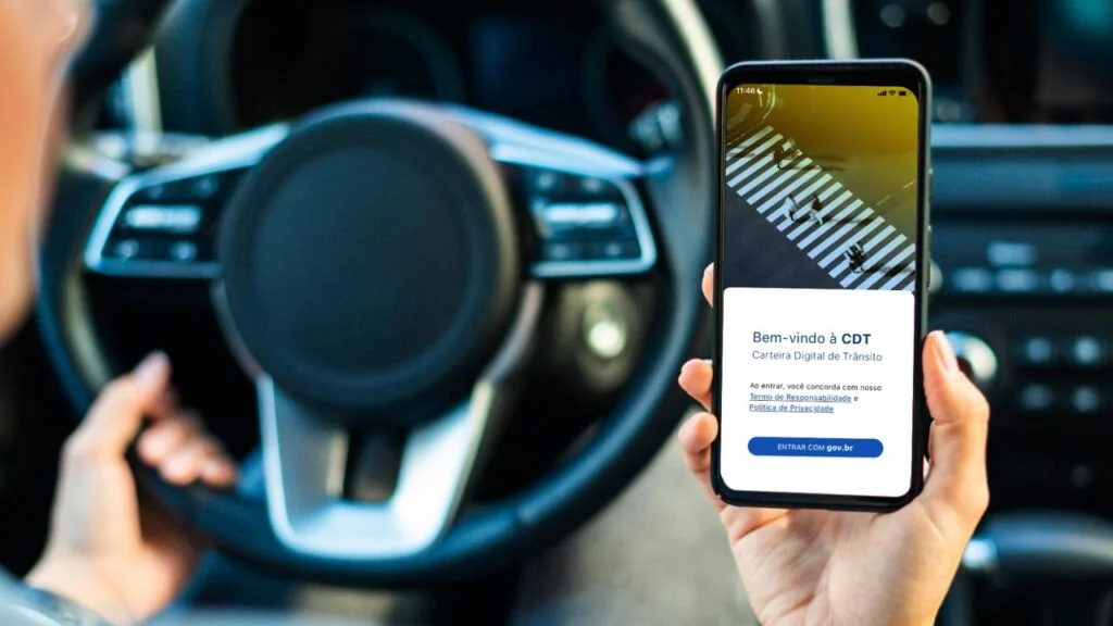Posso usar o telemóvel no carro quando estiver parado num semáforo?