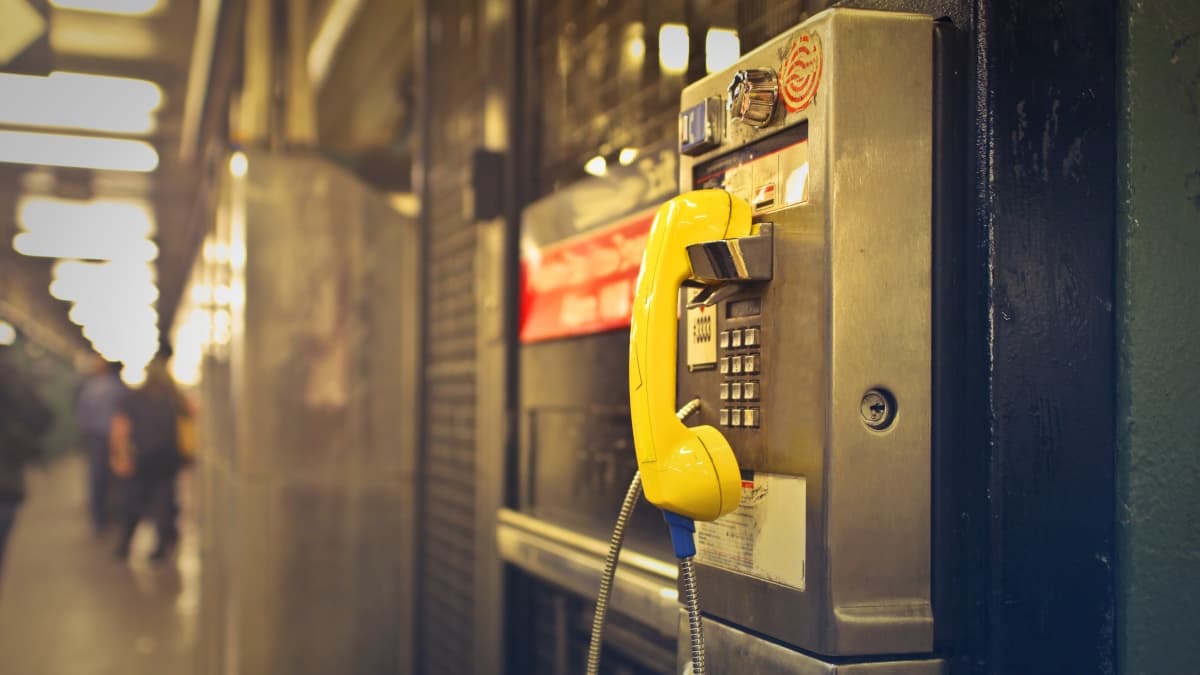 Como um engenheiro está a dar vida aos antigos telefones públicos