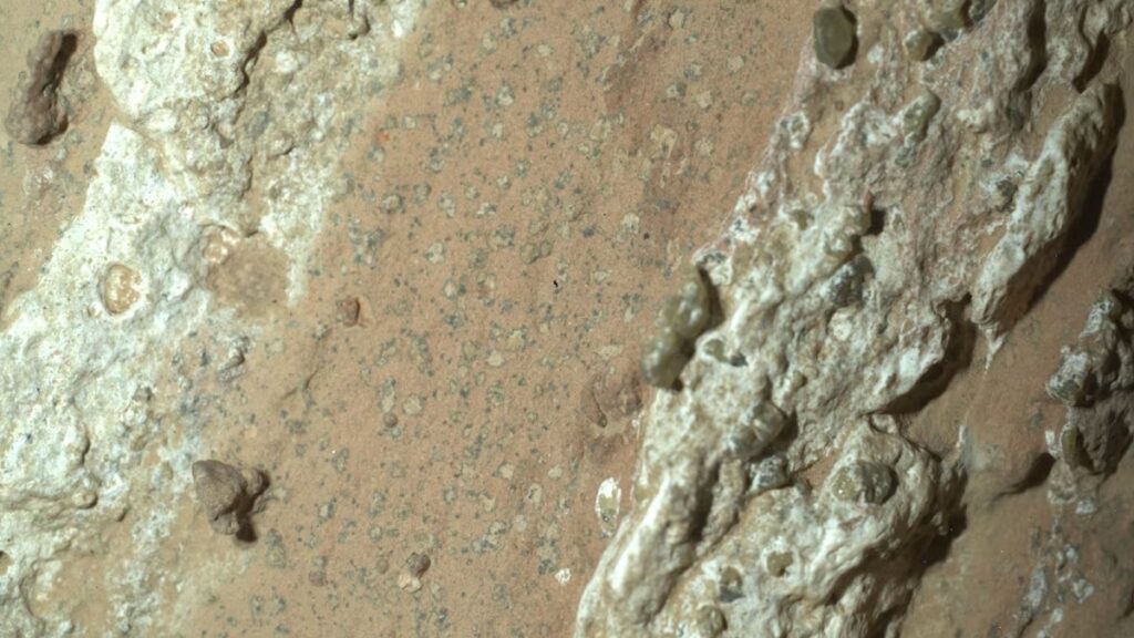 NASA descobre fortes indícios de vida antiga em rochas de Marte