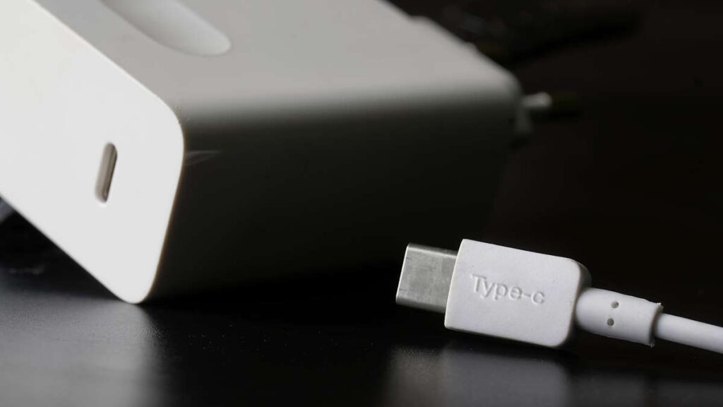 É oficial! União Europeia exigirá uma porta USB-C em todos os carregadores