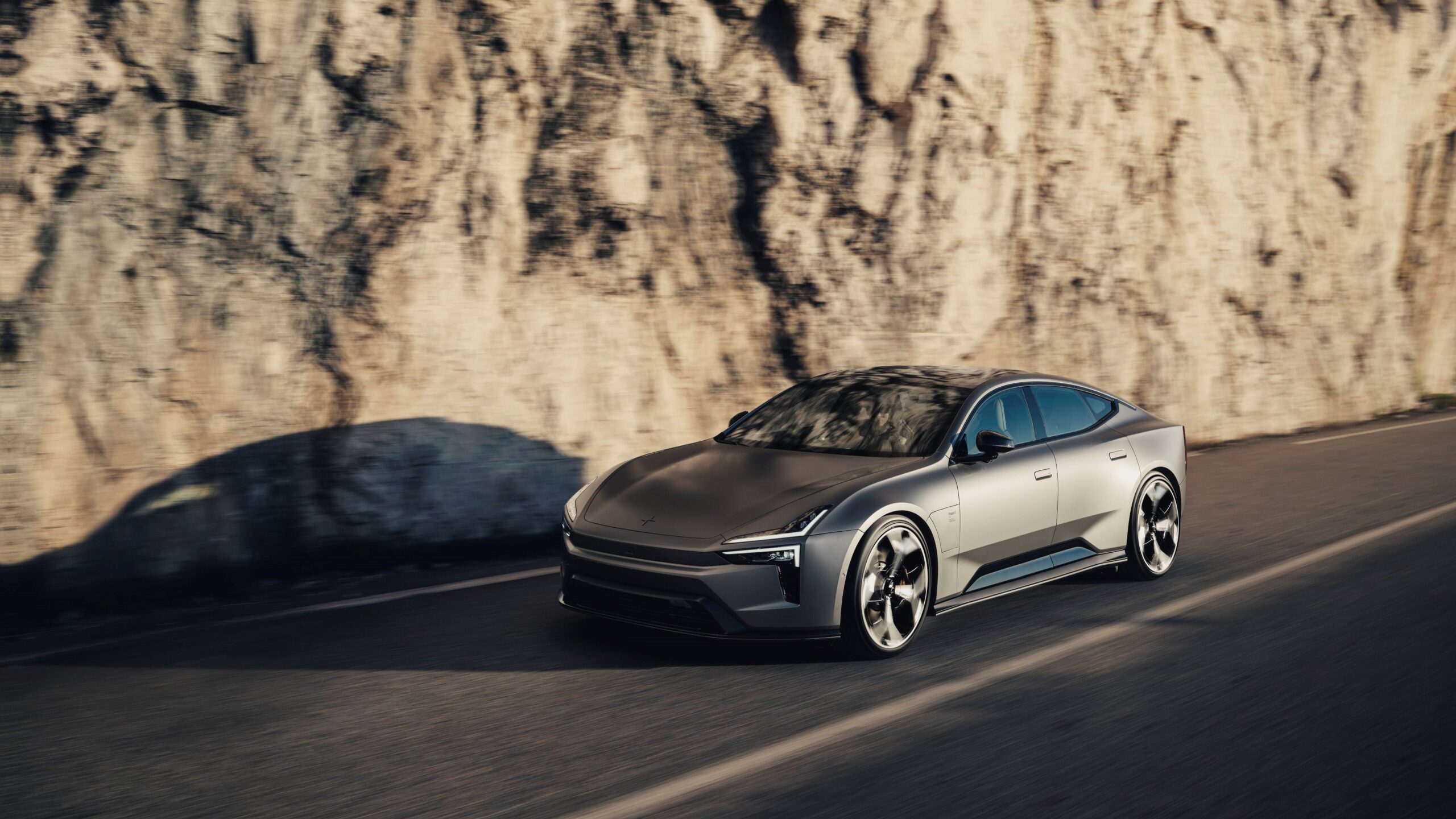 Polestar 5 chegou a Portugal: inspirado na aviação, é uma verdadeira ode ao futuro
