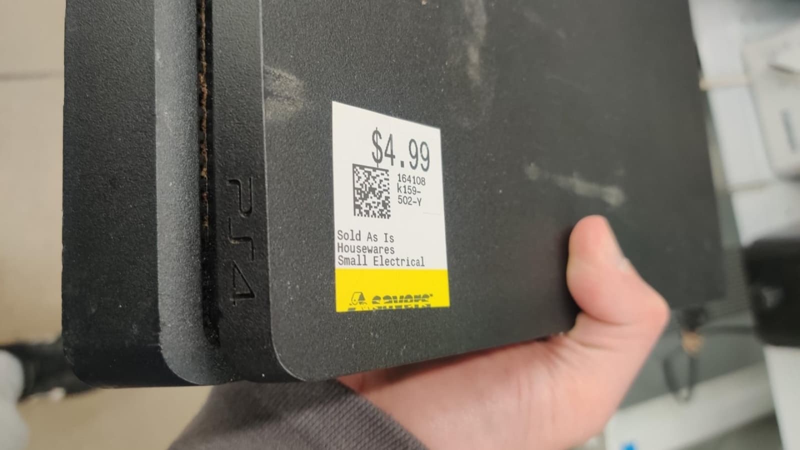 Sim, este pai conseguiu oferecer uma PS4 ao filho por menos de 5 euros!